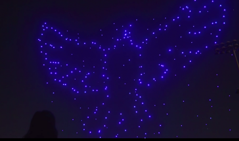 Mira el increible espectáculo de luces con 300 drones de Intel y Disney