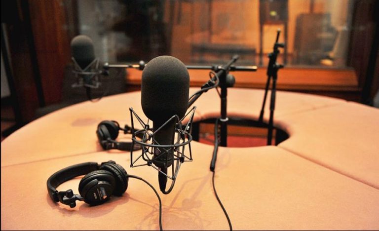 Aseguran existen casi 100 emisoras de radio ilegales en República Dominicana